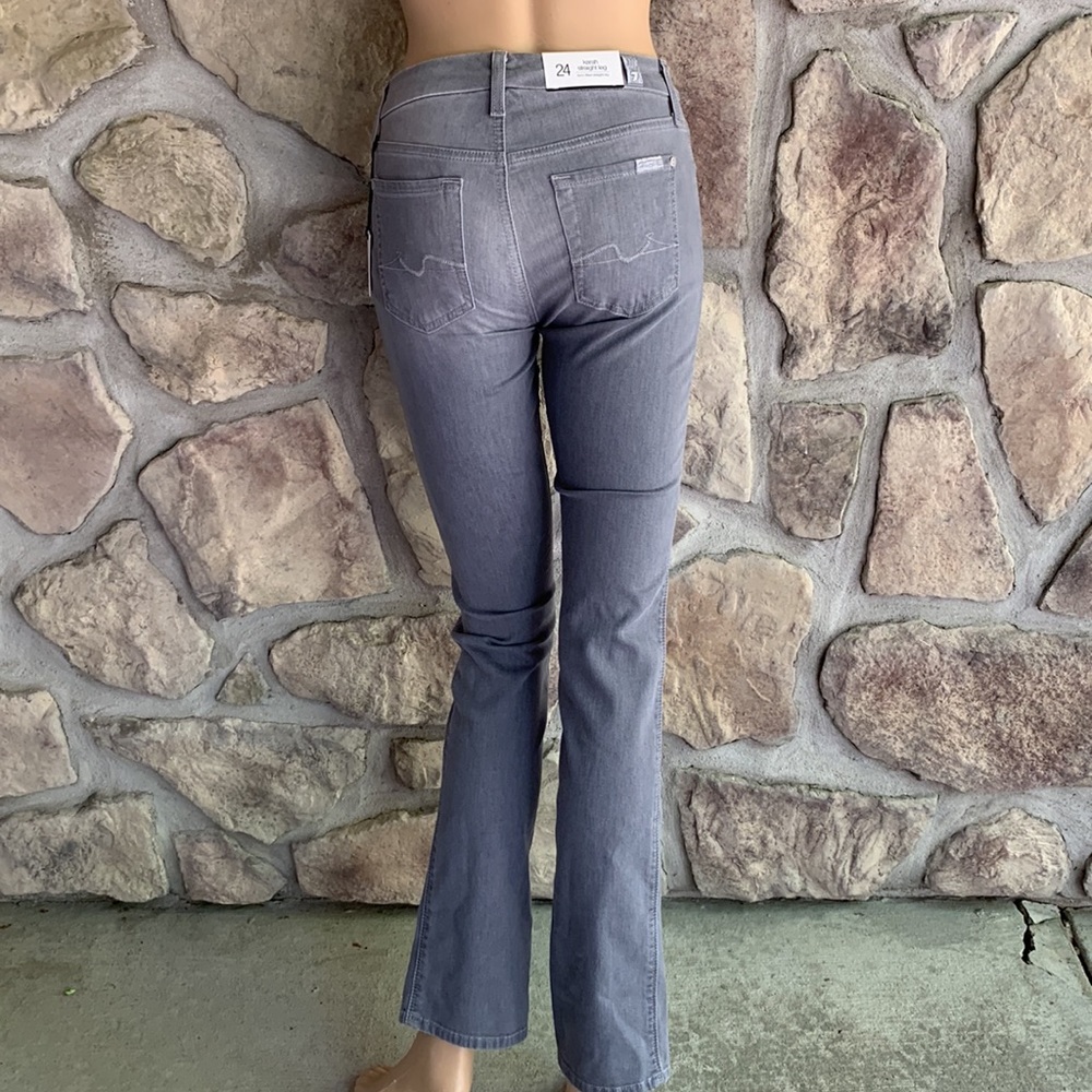 7 FOR ALL MANKIND | Karah Gray Form Fitted Straight Leg Jeans - Picture 7 of 12